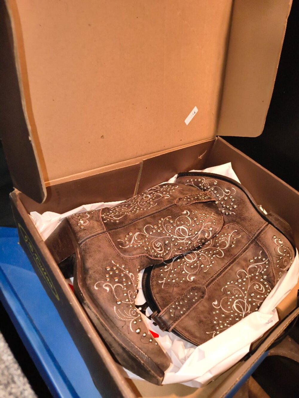 Rockin Country Collection RC5071 Distressed Black Studded Western Boots - Picture 2 of 2
